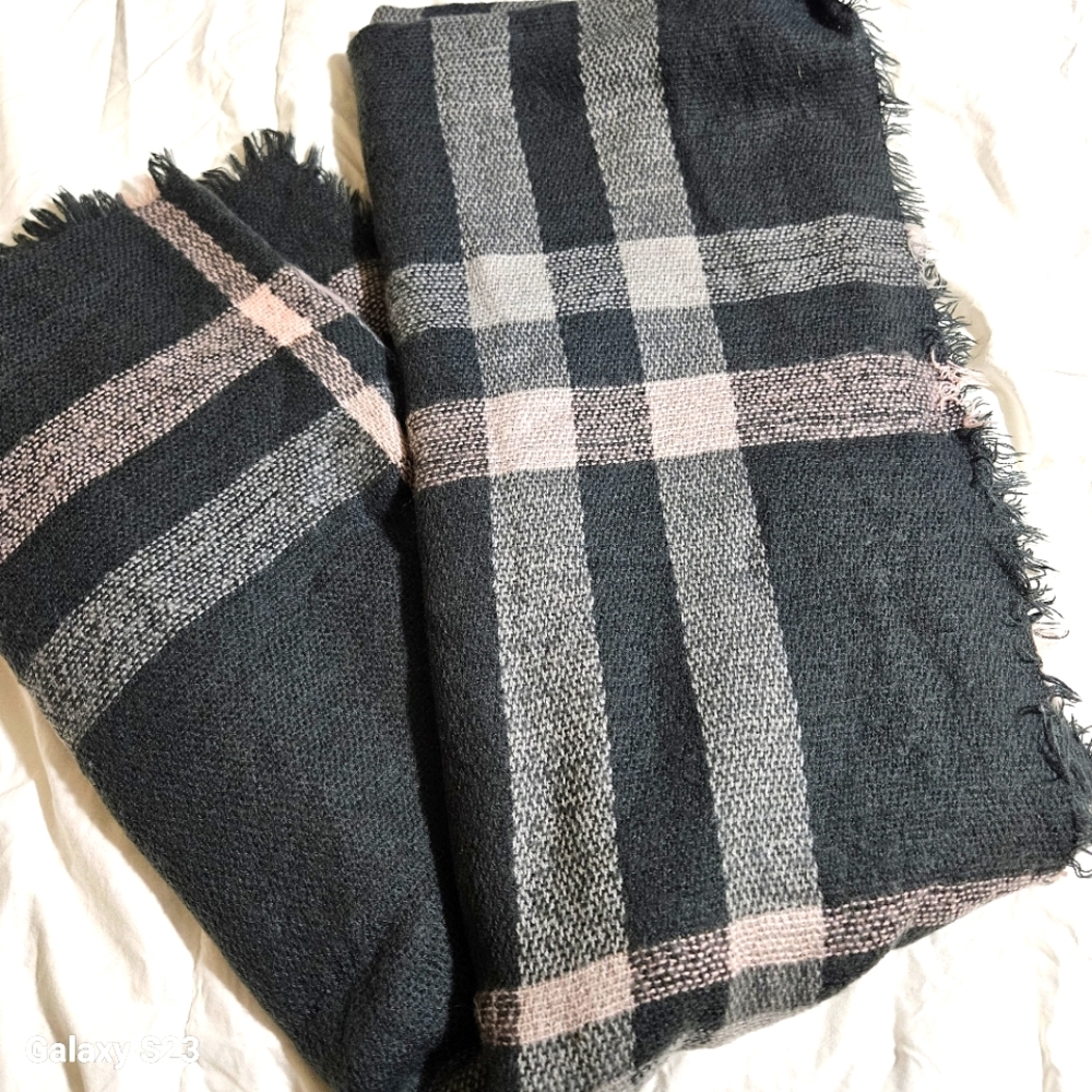 Gray/Pink Blanket Scarf